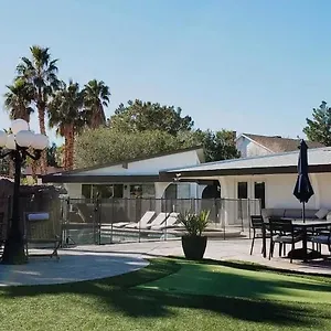 Luxury Oasis: Private Pool, Waterfall Slide & Multi-sport Paradise , Las Vegas United States